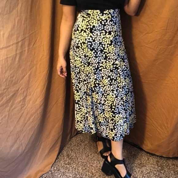 multi-colored flower power skirt - Picture 3 of 6